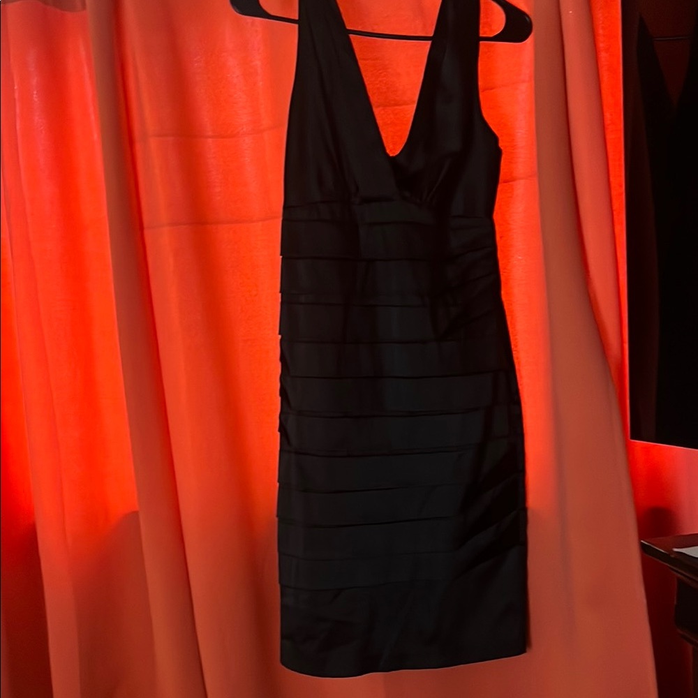 Black Plunge Neck Sheath Cocktail Dress